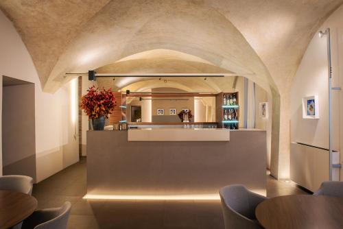 Nun Assisi Relais & Spa Museum in إيريمو ديلي كارتشيري
