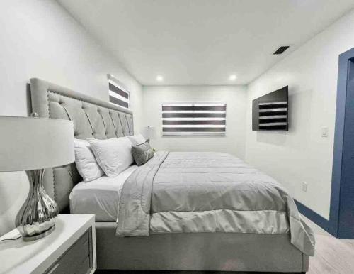 Renovated Grand Villa Paradise Amazing pool, BBQ & Ping Pong in Westwood Lakes