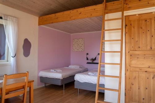 2 twin beds