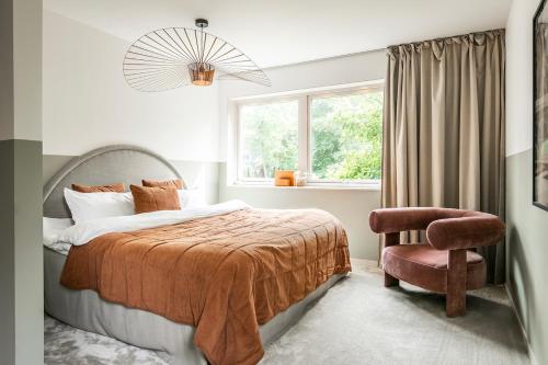 Design Villa with Pool, 10 Min to Sthlm City in 리딘고