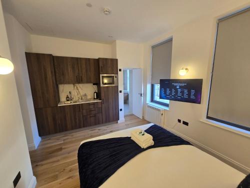 Ash Tree Hotel near The Door Hinge