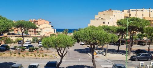 Vue grande plage à 100m, secteur Lydia, appartement 4 couchages, grand balcon, ventilateurs
