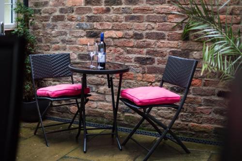 City Apartments - The Light Well - image 8