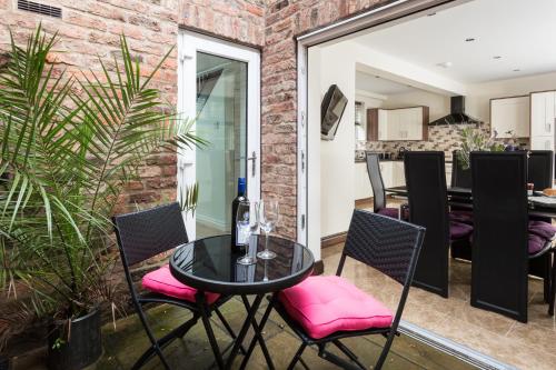 City Apartments - The Light Well - image 11