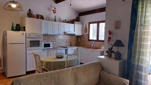 2-star rated air-conditioned house with garden