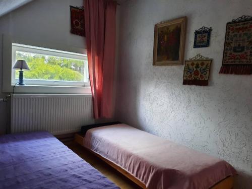 2 twin beds