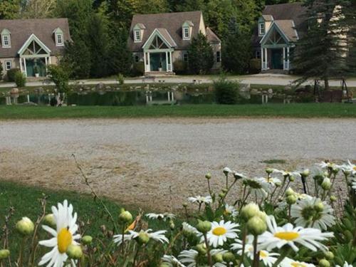 Spruce Hill Inn & Cottages
