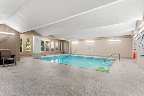 Tower city view , pool , Gym