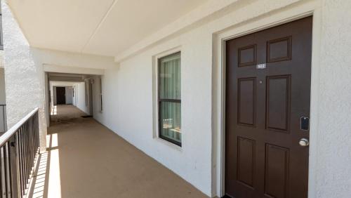 Beachfront 2BR 5th Floor Views Wakable SPI apts - image 3