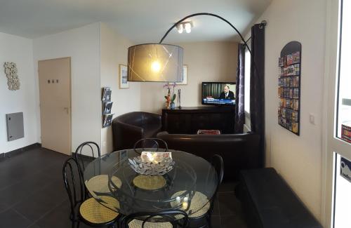 Hotel restaurant et pension soiree etape Bel Air in 巴拉呂克萊班