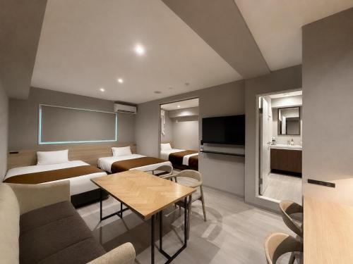 Comforts81 Shinsaibashi Room Type - Double Room with Balcony