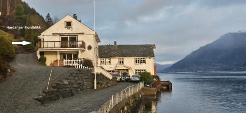 Фасада на хотела, Hardanger Fjordblikk in Na