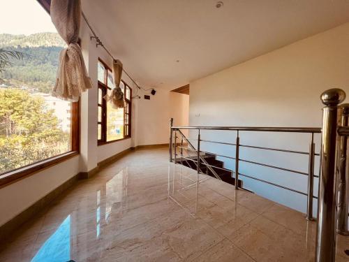 Hotel Manali Castle # Near Mall Road # Parking # Mountain view Rooms photo 5