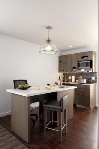 King Studio Suite with Kitchen and Sofa Bed