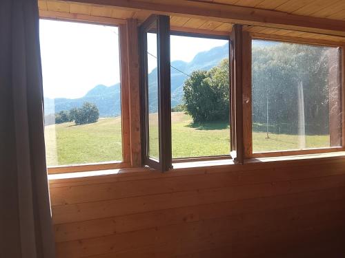 La chambre Montagne chez les garçons (La chambre Montagne chez les garcons) in Saint-Paul (Rhone-Alpes)