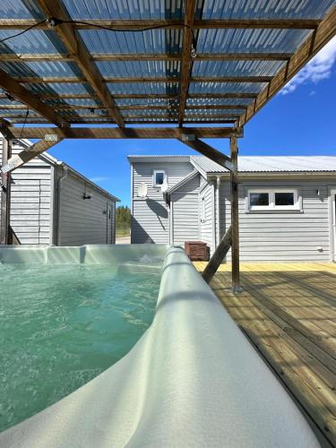 Stuga Fyra Sasonger - Fishing - Skiing - Hottub in Storebro