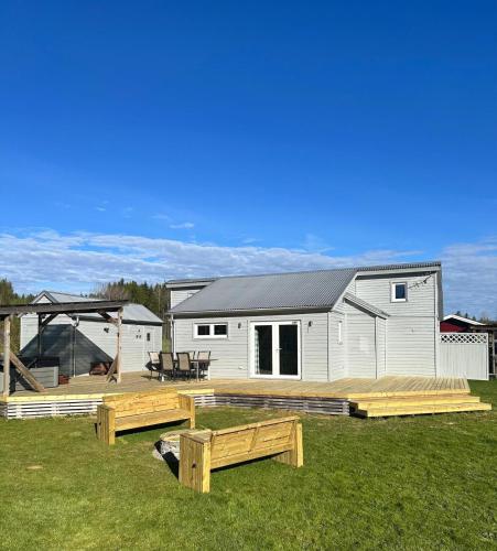 Garden, Stuga Fyra Sasonger - Fishing - Skiing - Hottub in Storebro