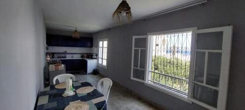 Afficher, Évasion côtière à la Corniche - Villa sur la mer (Evasion cotiere a la Corniche - Villa sur la mer) in Bizerte
