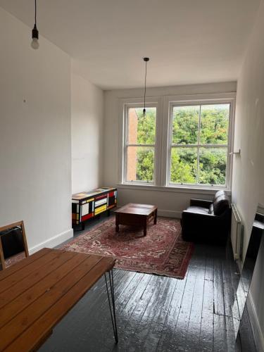 Spacious 1 bedroom flat, fantastic Leeds location