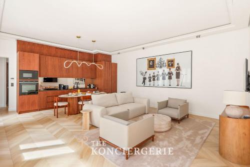 LE BEAU CHAMPS-ELYSEES - Luxury Apartment, AIR COND, LIFT