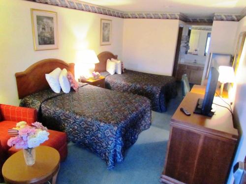 2 queen beds
