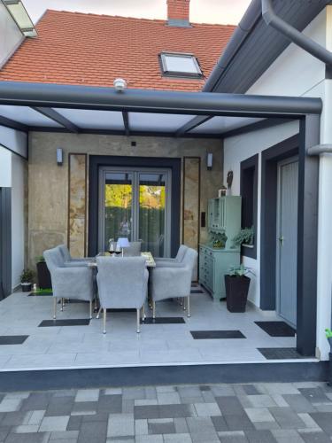 Balcony/terrace, AllOne apartman in Lenti
