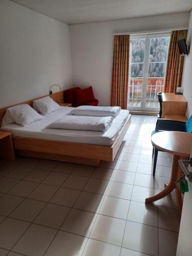 1 queen bed