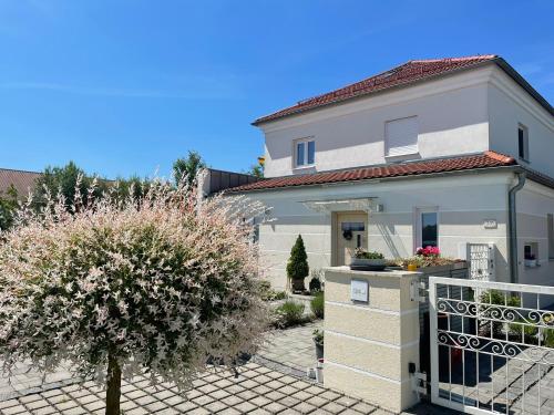 Exterior view, Residence Blanc Suites - Private Ferienresidenz mit Pool & Garten in Atting