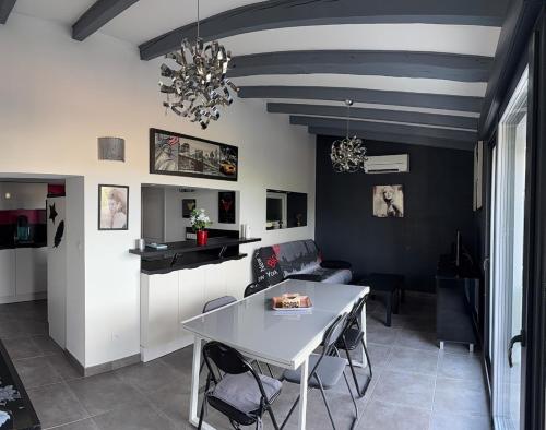 Maisonnette Type T2 bis 4 à 5 personnes Marseille 15th - Location saisonnière - Marseille