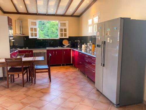 virtuve, Maison spacieuse avec jardin au Diamant, proche plages in Le Diamant