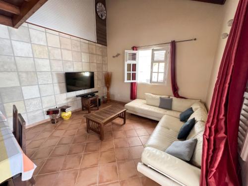 Maison spacieuse avec jardin au Diamant, proche plages in Le Diamant