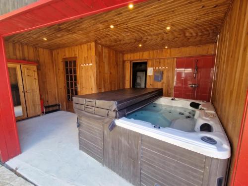 Spa, Villa spacieuse avec piscine privée à Ranton - 330 m² (Villa spacieuse avec piscine privee a Ranton - 330 m²) in Ranton