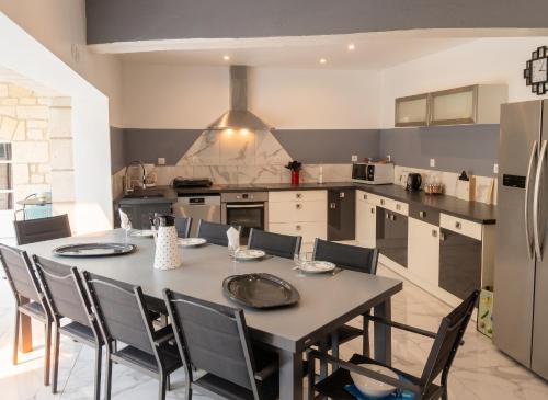 Iekārtas, Villa spacieuse avec piscine privée à Ranton - 330 m² (Villa spacieuse avec piscine privee a Ranton - 330 m²) in Ranton