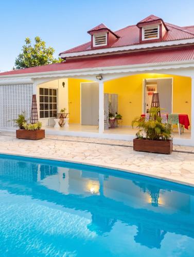 Studio cosy à Sainte Rose 19 m² avec piscine partagée - Location saisonnière - Sainte-Rose