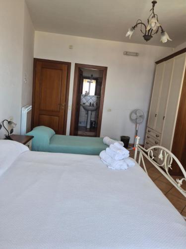 Villa Malandrino Guest House Room Type - Superior Triple Room with Sea View