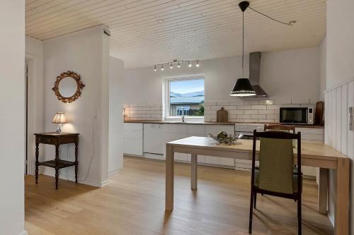Vista exterior, Familievenligt Feriehus Med Stor Have Og Central Beliggenhed I Thyborøn Sj1035 in Thyboron