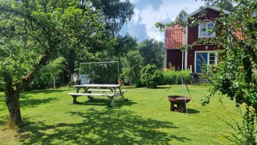 Градина, Solbacka Cosy Apartment in Hummelstad Gård