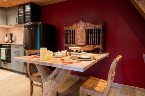 Vintage Barn with Jacuzzi in Nature in Trooz