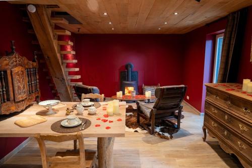 Vintage Barn with Jacuzzi in Nature in Trooz