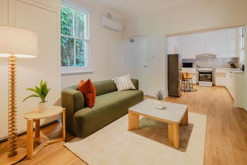 Guestroom, SAREH ACCOMMODATION - Balmain near Ecco Restaurant