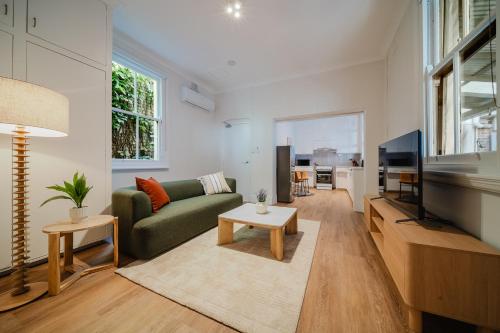 Shared lounge/TV area, SAREH ACCOMMODATION - Balmain near Ecco Restaurant