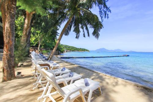 Beach, Samed Hideaway Resort in Ao Noi na