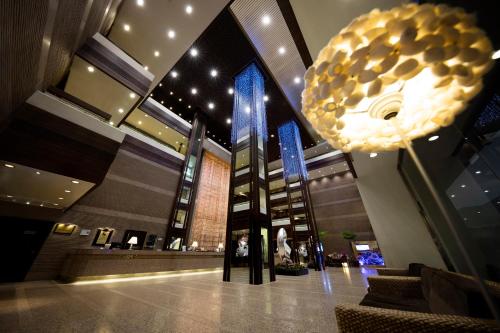 Lobby, Regal Riverside Hotel in Sha Tin