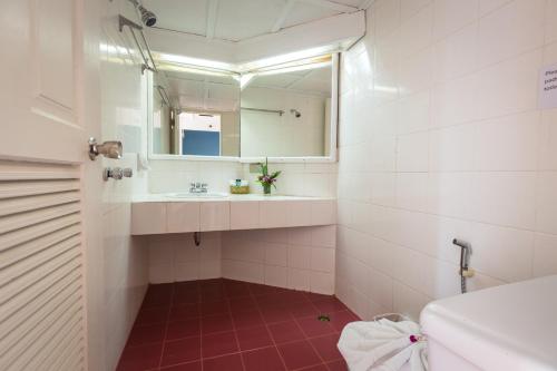 room detail thumbnail 2