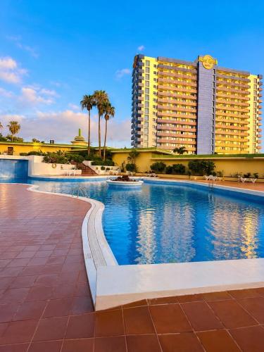 Ocean Serenity Apartment, Sea View & Parking, Tenerife South Escape
