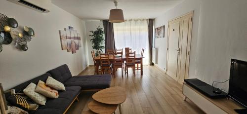Spacieux appartement 90m2 4 chambres, proche mer, climatisation, tout confort entier ou à la chambre