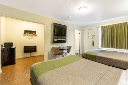 2 double beds