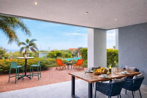 Elegant Resort Apartment Pool Near Top Beaches in Willibrordus