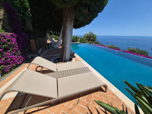 VILLA LA MERIDIENNE-PISCINE-VUE MER-9 Pers