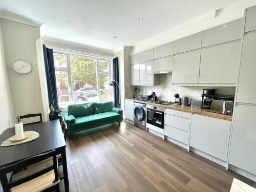 Stylish 2BR Flat 3 Mins to Wembley Stadium